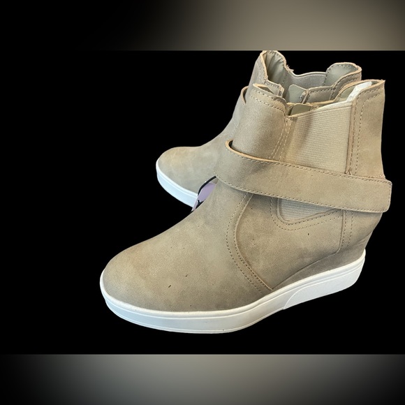 New with tags Sierra stacked sneaker/ casual shoe tan size 8 - Picture 4 of 4